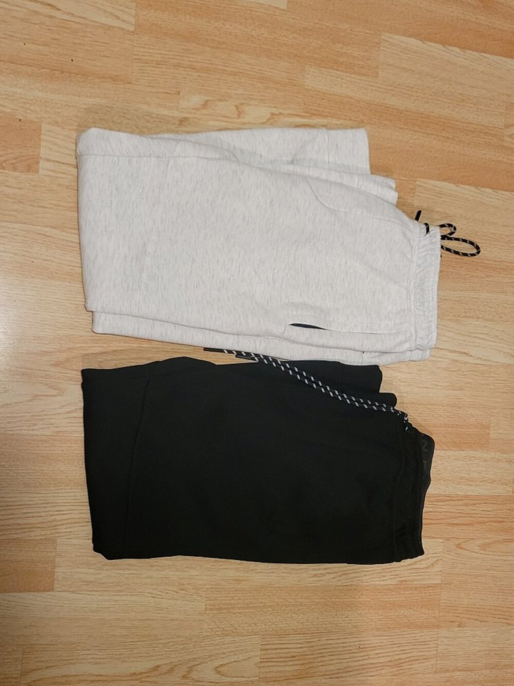 Bundle of Mens American Eagle 24/7 Joggers: Medium